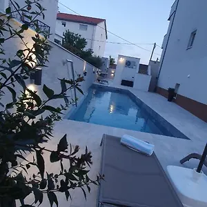 Apartment Rina- Heated Salt Water Pool Kaštela