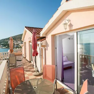 Apartment Kaja - Right Next To The Trogir